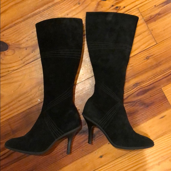 BCBGMaxAzria Women’s boots - heels - black - suede - Picture 7 of 8